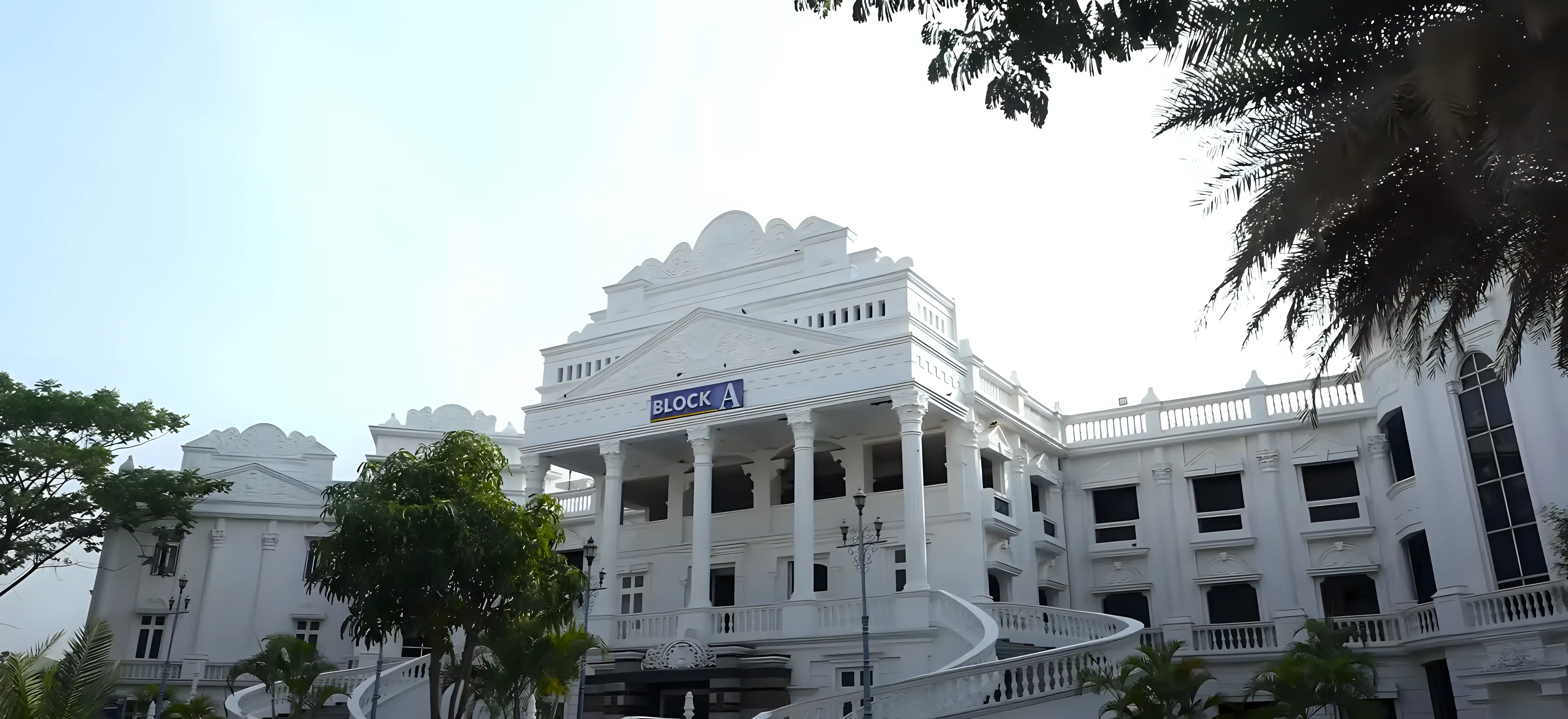 AVNIET campus photo 1